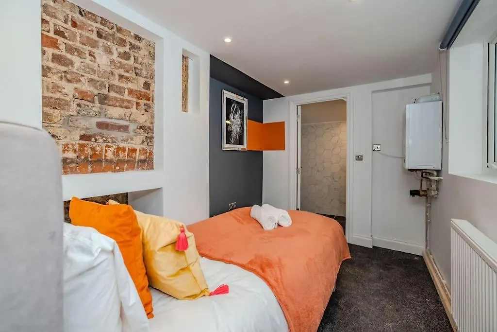 2 Bedroom 2 Bath I Next To Brighton Beach I Sleep 6