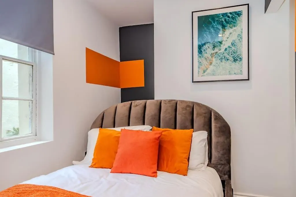 2 Bedroom 2 Bath I Next To Brighton Beach I Sleep 6