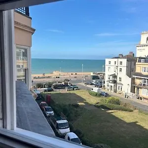  Apartment Garden Square Central 2 Bed & Sea-view